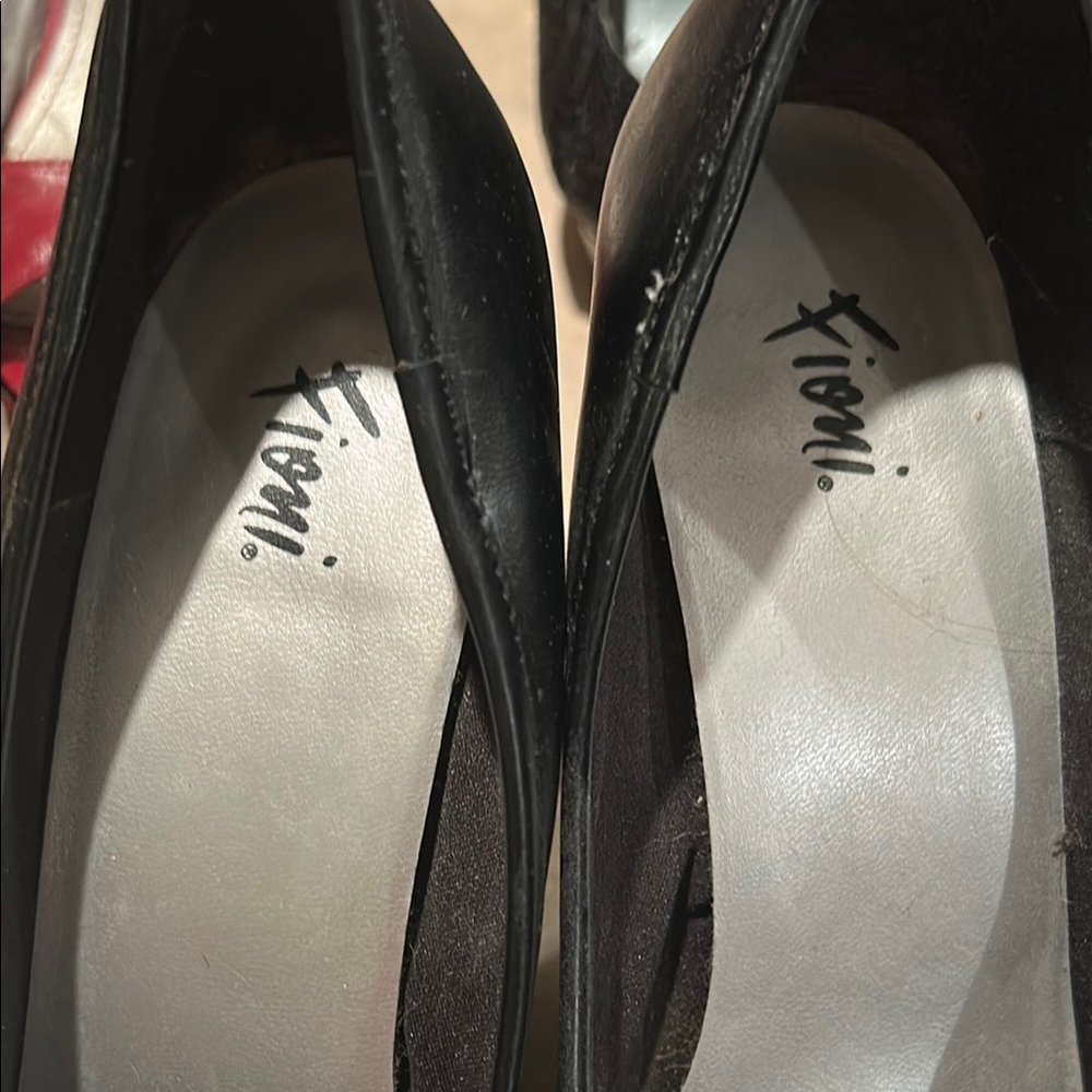 FIONI Clothing Black Glossy Heels for Formal Occasions